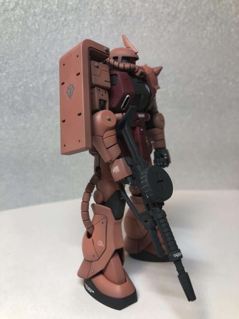 HG シャア専用ザクII–2枚目/制作者：おやプラ