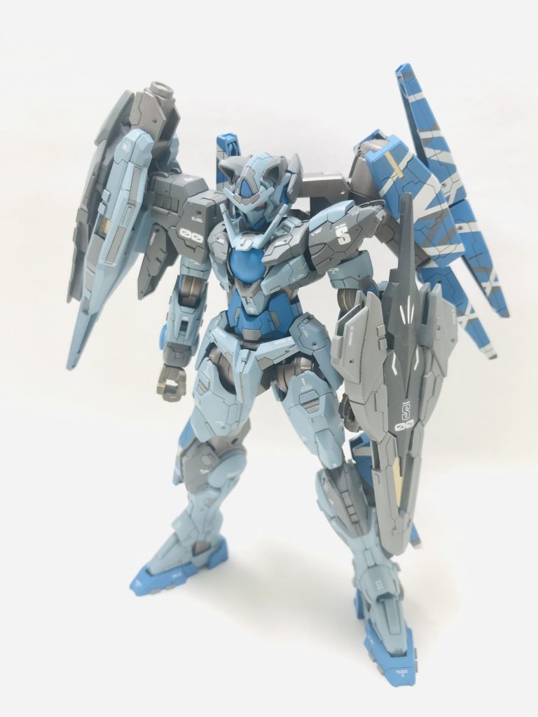 改めまして攻撃武器を持ってないシアクアンタです。戦って壊れるたびに別キットからパーツを追加していって気づけば相手を傷つけないガンプラ になっていたーーという感じの設定で作りました。ケルディムとのミックスです。