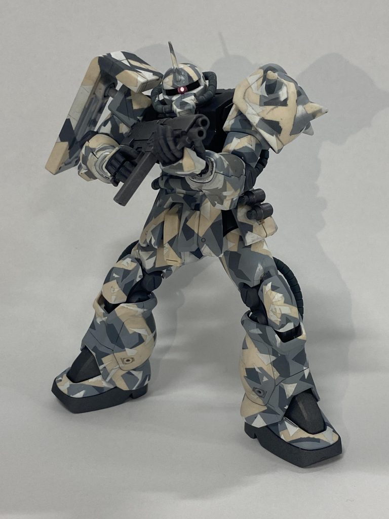 うまくモノアイ光ってくれました