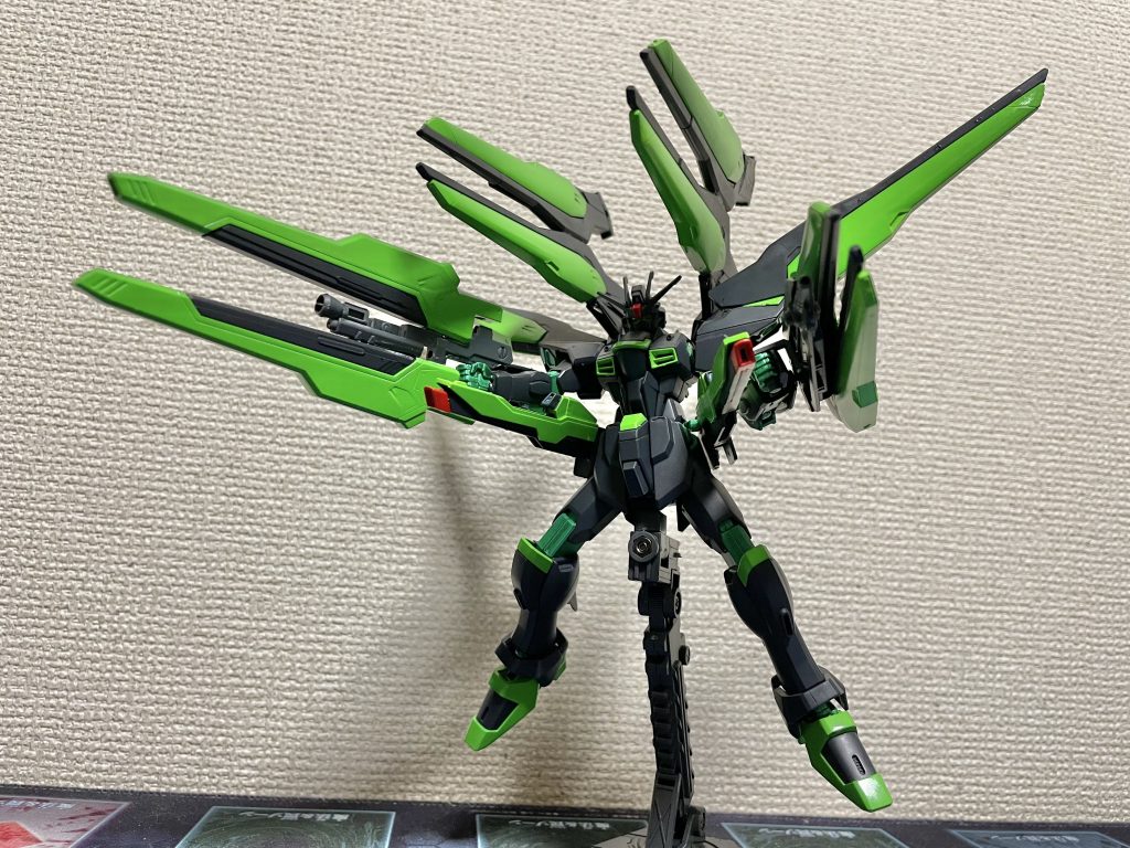 フリーダム系統特有のフルバースト。改造されたとはいえ、これだけは外せません。バックパックのドラグーンは固定砲台としても使えます。フリーダムガンダムは全MSの中でもトップ3に入るほど好きな機体なので、作っている時はとても楽しかったです。ガンダムseedの映画でストフリを超えるフリーダムが出るみたいなので楽しみですね、あの最強ストフリを超える機体とはどのようなものなのか日々想像しながらこいつを眺めています。今回は、最後まで見て下さりありがとうございました。