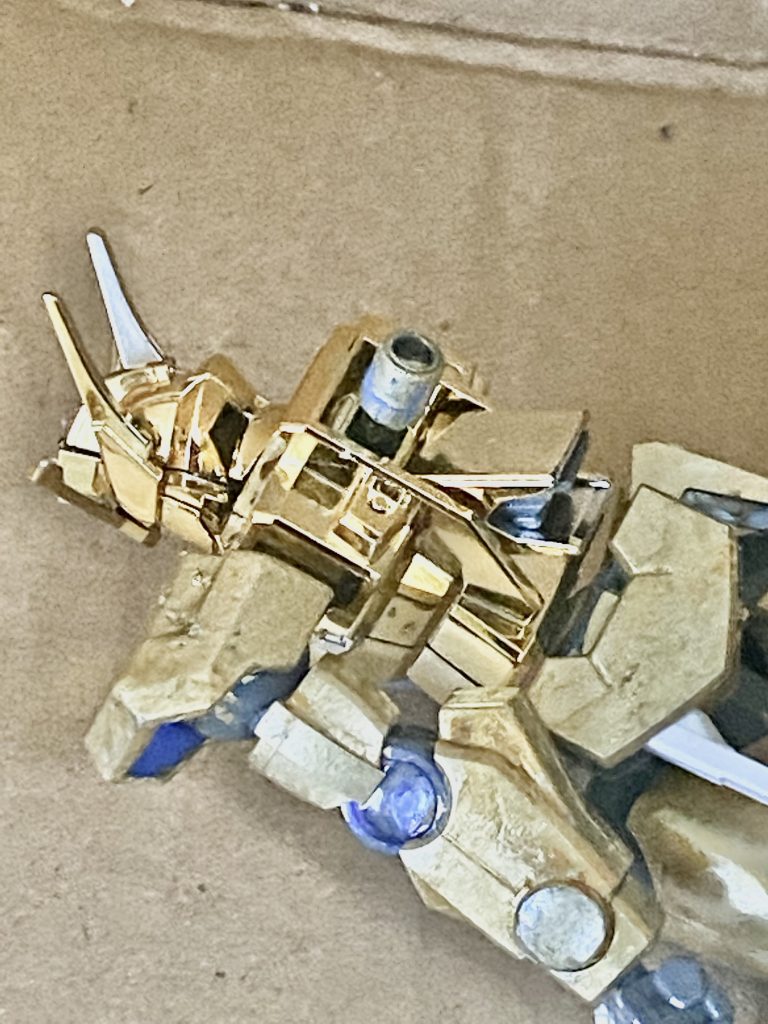 バックパックはダブルオーのパーツを切り取ってそれをランナーの余りで取り付けていはめ込んでいます。以上、アカツキフルソードでした、ガンブレ機体の再現って思ってた以上に難しかったですね、ゲーム内じゃ自由に付け替えれたので余計そう感じました。それではみていただきありがとうございました。