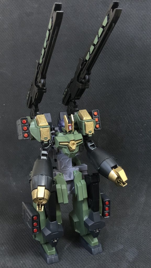 重武装アーマーとして作成しました。タウルスアーマー、マグナギガント。この状態でもオートで自立可能。ビーム類はコアガンダムの供給が必要なため威力は低いが、実弾はそのまま。コアガンダム単独や他アーマー装着時も支援を行う