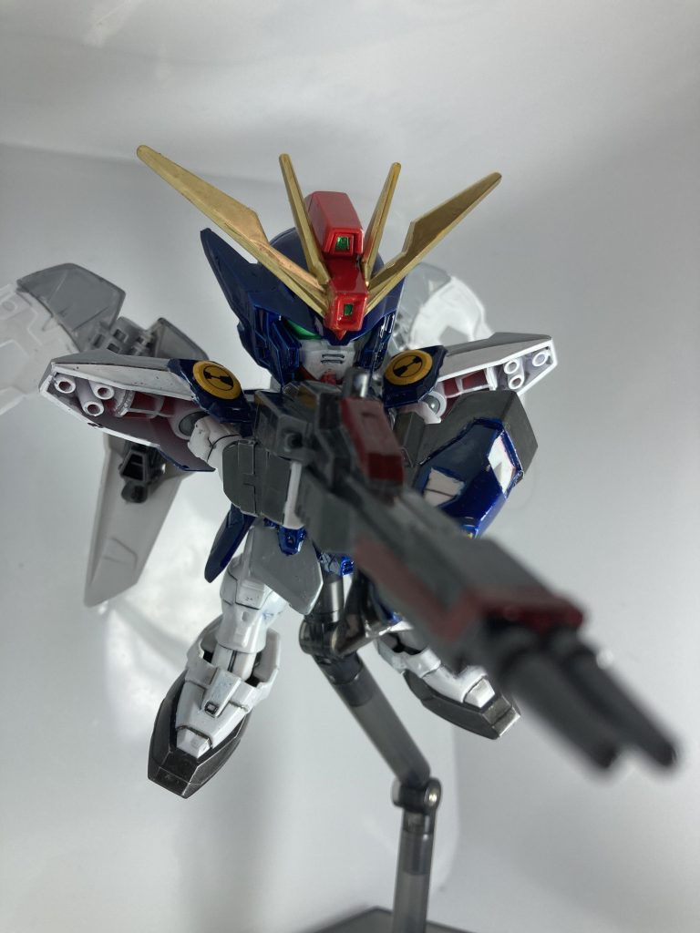 ツインバスターライフルは角度によっては両手持ちに見えますw