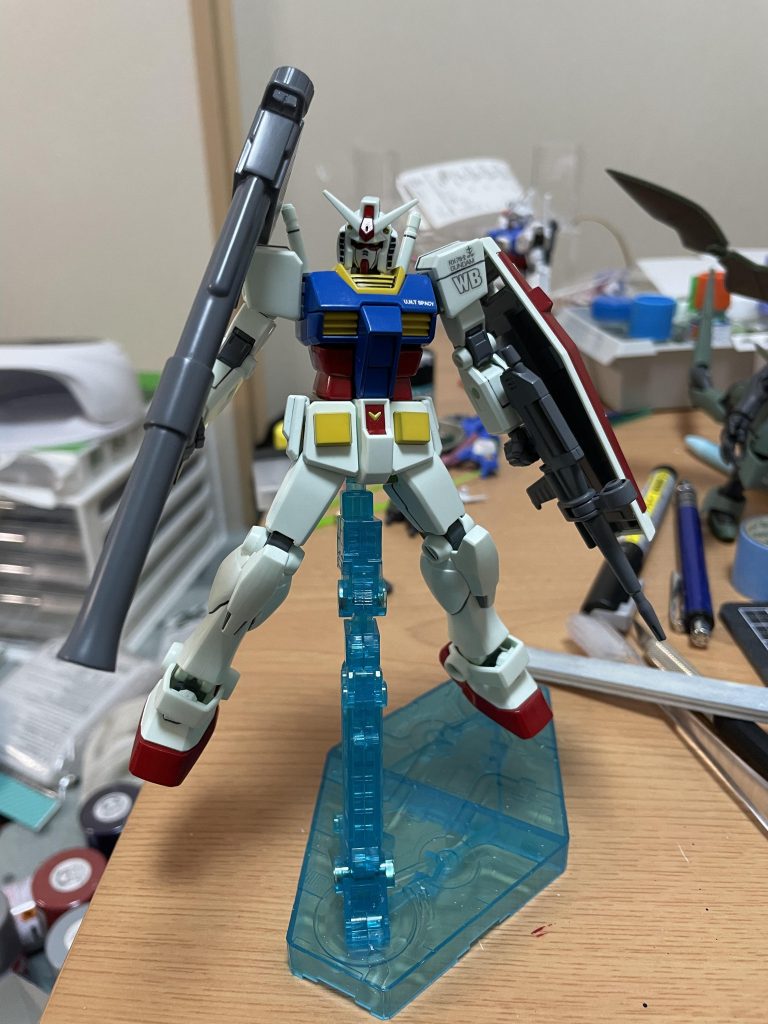 武器他の方の作品にも書いてありましたが、確かにバズーカは2つつけて欲しかったです!最後にフル装備!EGガンダムは作っていて正直バズーカやビームライフルなどの装備類が1番苦戦したなと思いました。それでは最後までご覧いただきありがとうございました。