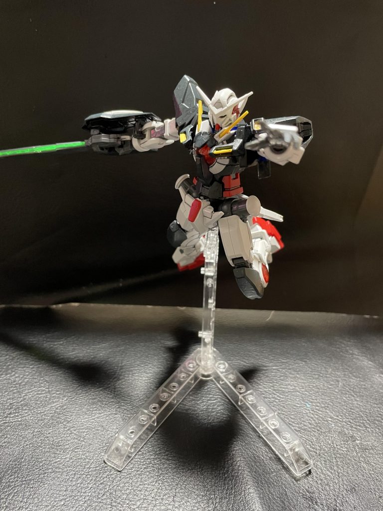 GNソード改で切り掛かるエクシアリペアIIです。