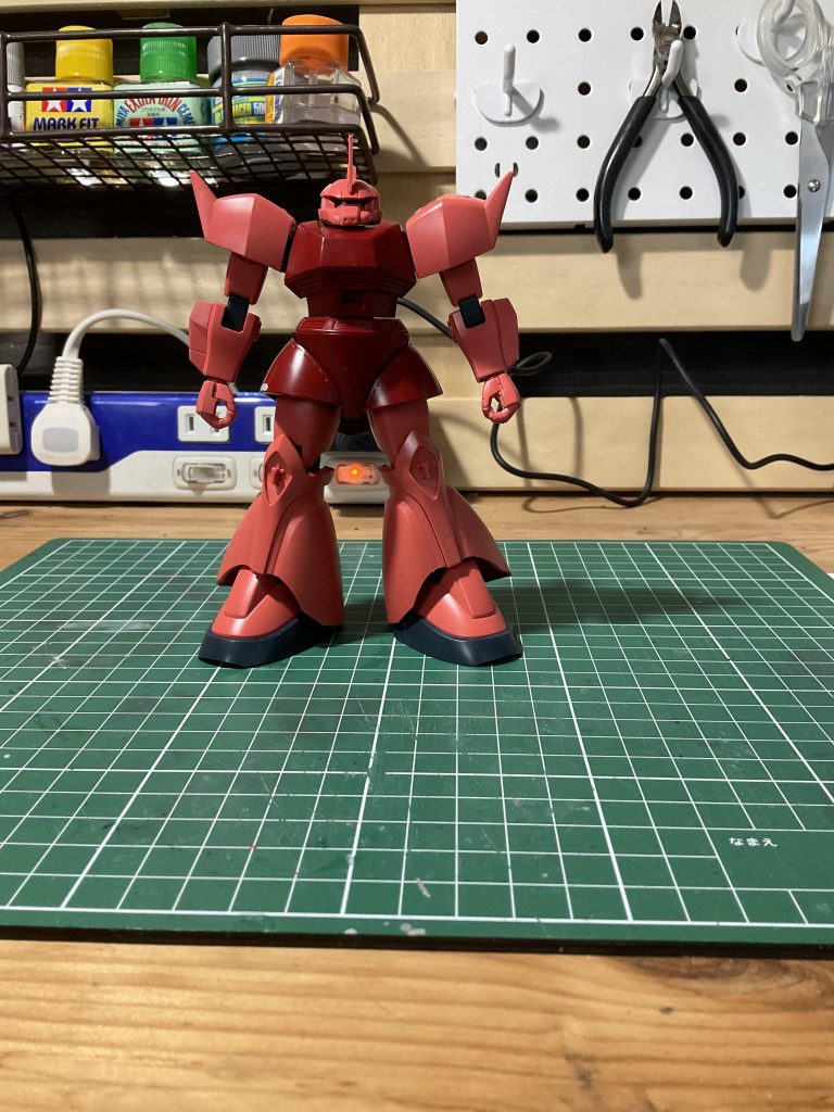 素組みの状態マッチョな感じで好評ですが、スラっとしたスタイルが好みなので…