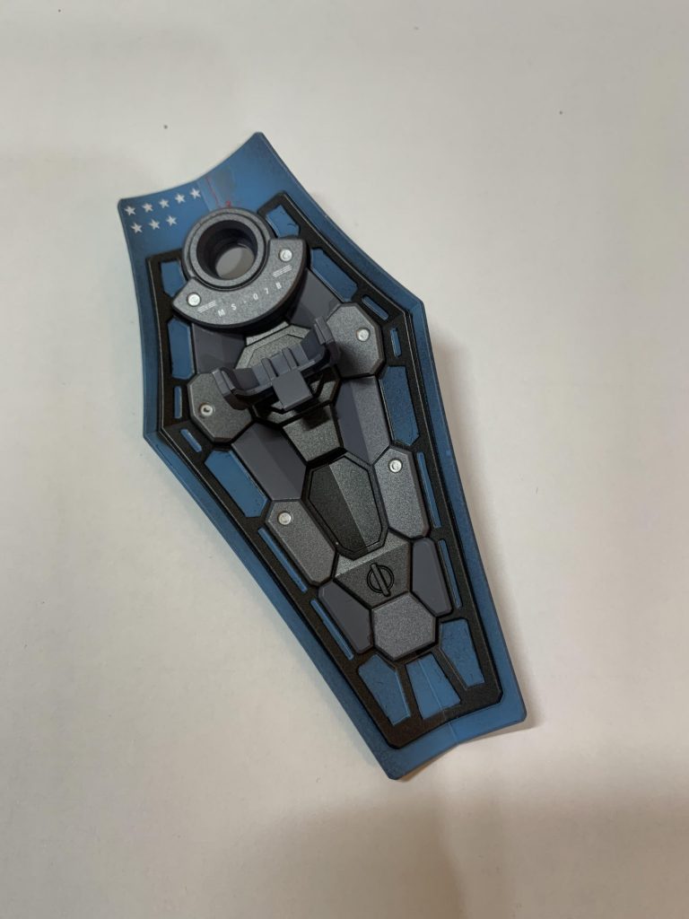 フレーム構造に見えるよう、内側パーツを黒と外装色に塗り分け。星印のデカールは撃墜機数のイメージです^_^