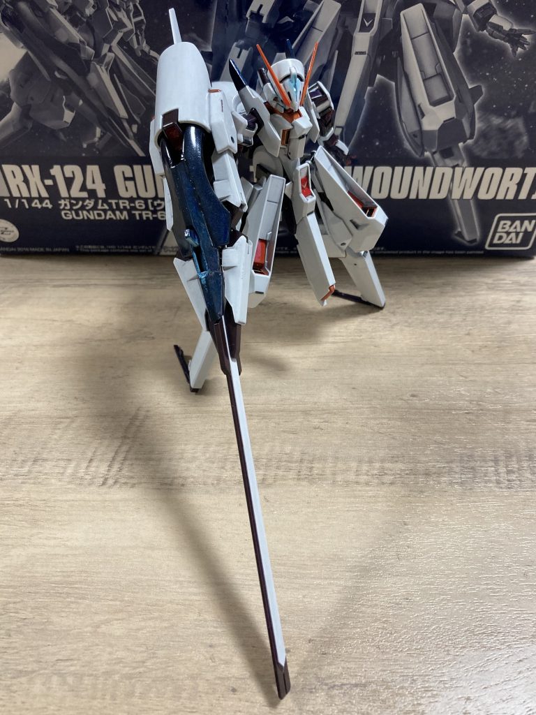 コンポジットシールドブースターその1センサー周りのブルーと肩と胴の間のフィン先端はガンダムマーカーのメタリックブルーを濃いグレー塗った上に塗ったような気がします🤔…塗装失敗を誤魔化すために塗りつぶした様な…😇