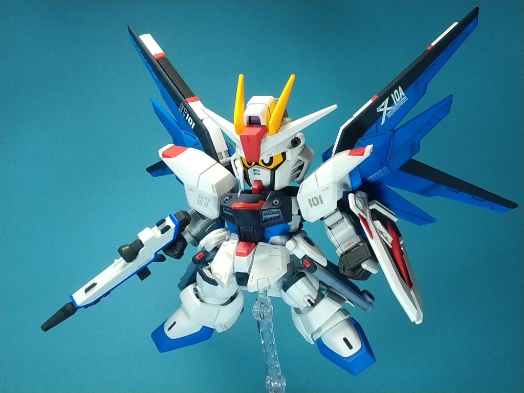 今回も瞳シール量産計画のひとつで、過去に部分塗装で制作していたキットを少しだけ改修し、瞳シール部分を作り直して撮影しました。改修と言ってもビームサーベルをクリア刃に変えただけですw