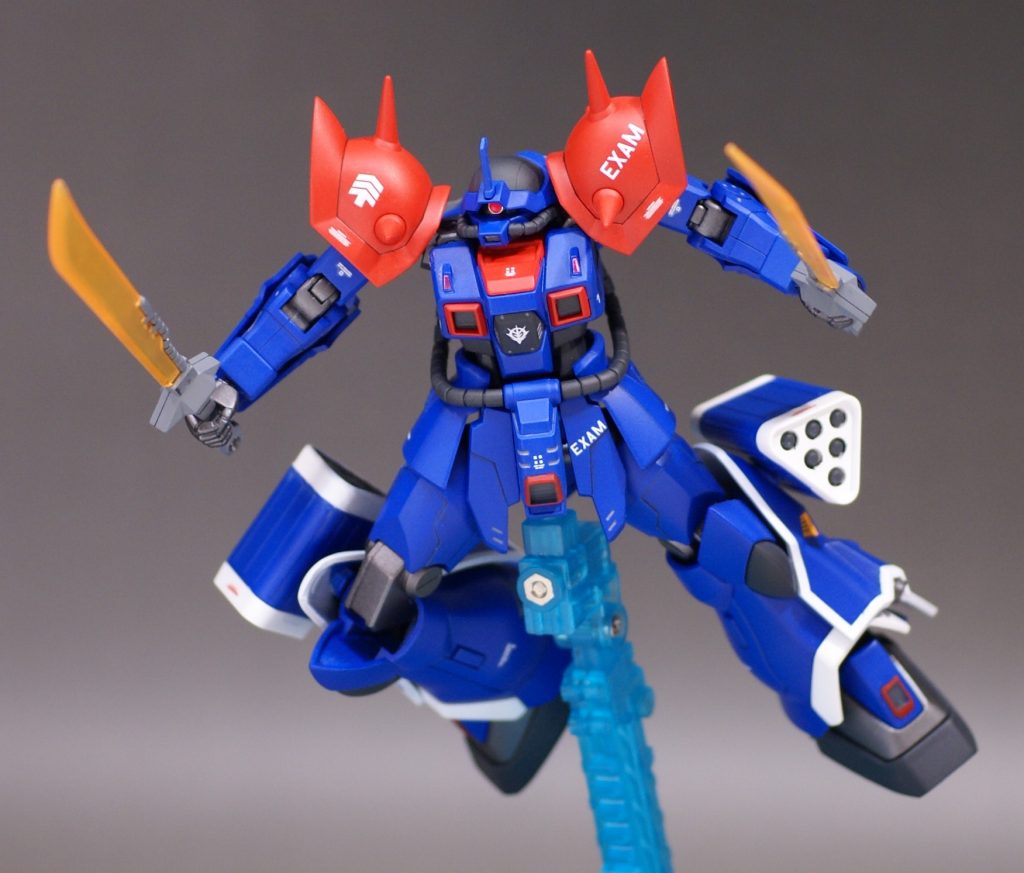 肩とフロントアーマーのEXAMはデカールを組み合わせて転写。