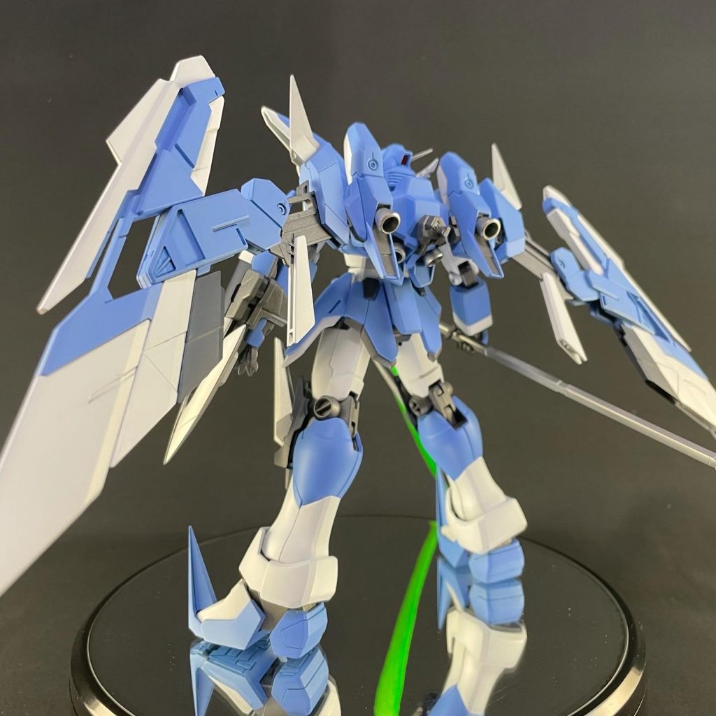 ウイングガンダムを連想させるルーセットも少しシンプルな配色に変更。