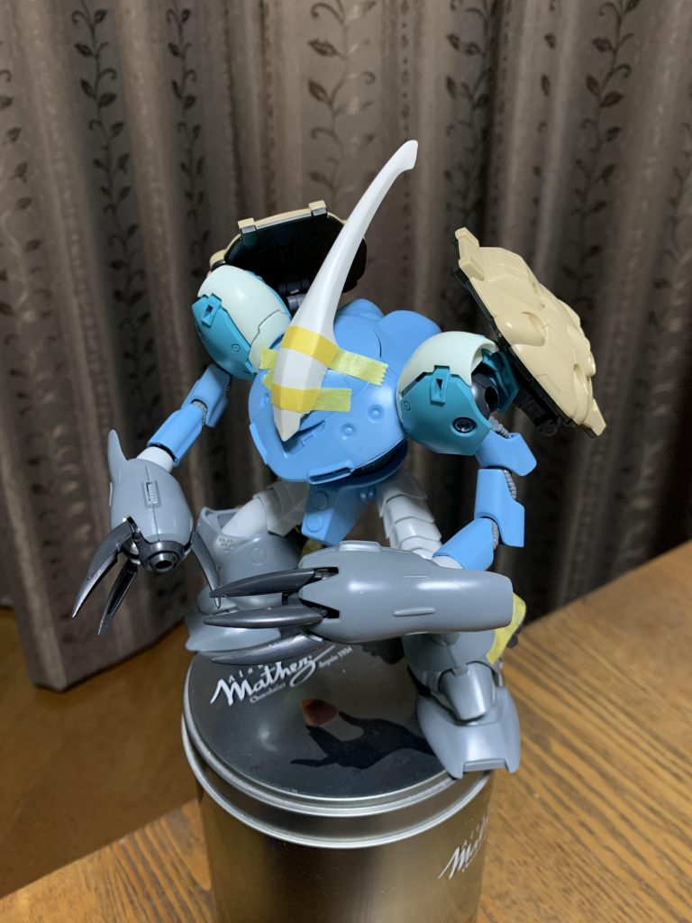 背部にガンダムグシオンリベイクのリアスカートをフレキシブルジョイントで繋げてシールド兼拡散メガ粒子砲に。