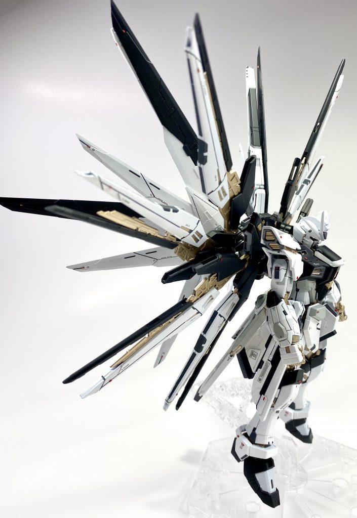 全体的にレッドポイントを散りばめました。