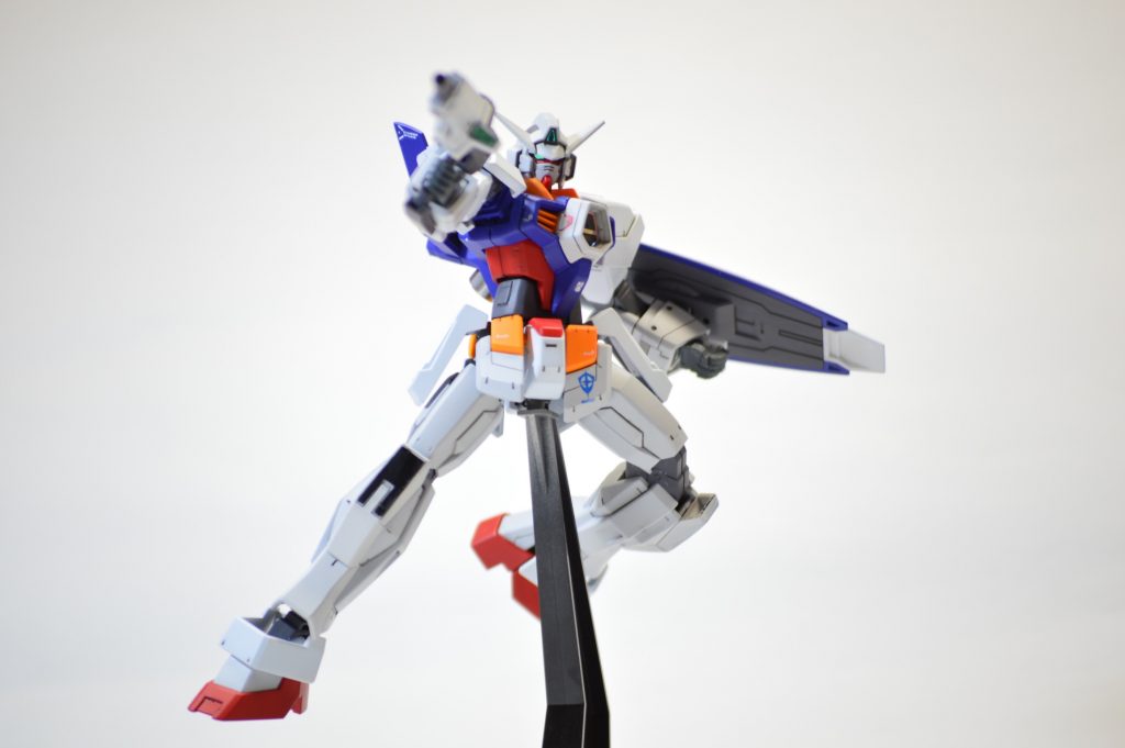 ツインアイと胸のマークは偏光フィニッシュを貼り付け。簡単に光るようになりました。