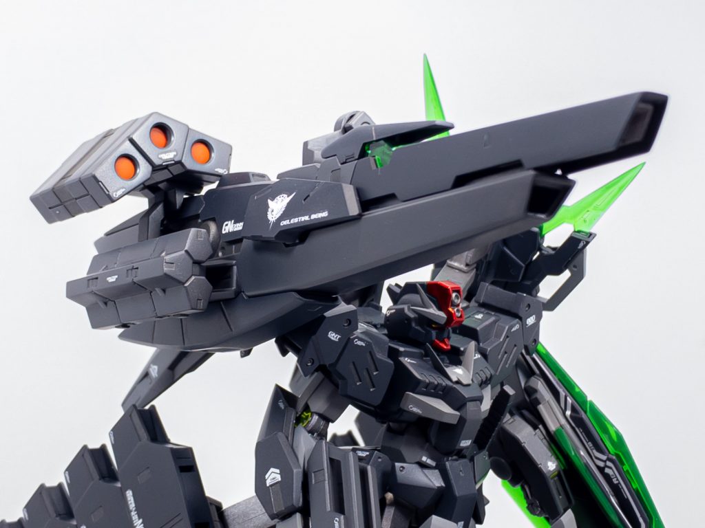 GNキャノンハルートの装備を強化改良したものであり本機最大の火力を持つ武装である。同軸上には対艦GNミサイルとGNハンドミサイルを搭載している。