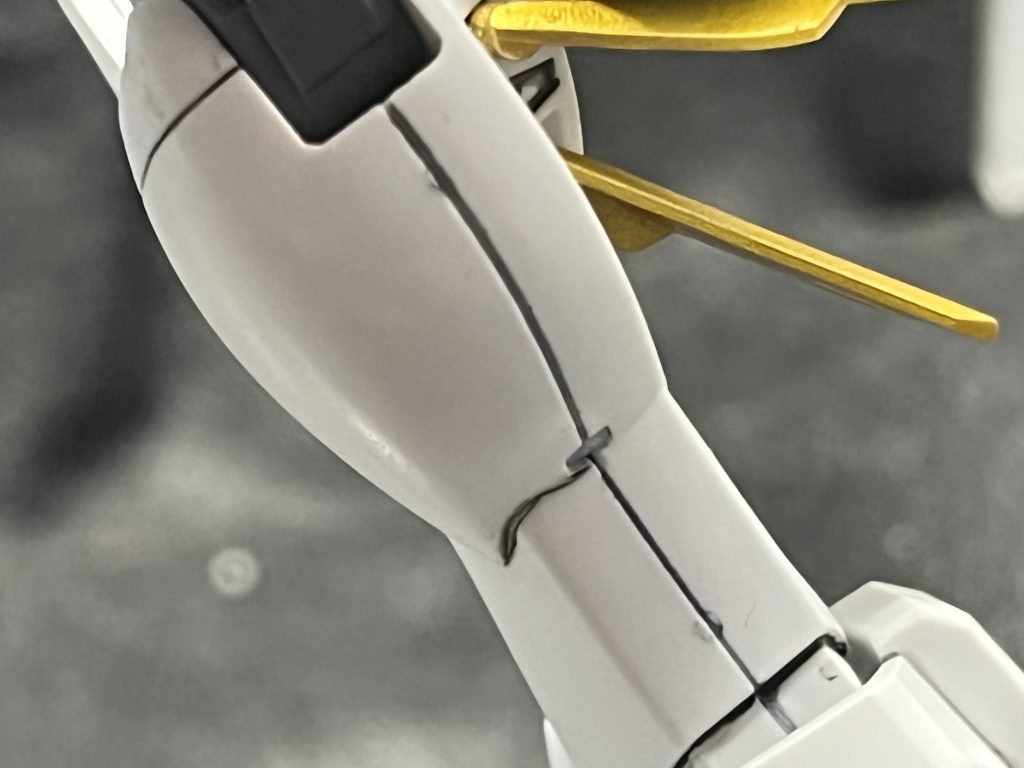 1部合わせ目は消さずにいつもやるモールドにしました。今回は新しく、削った後をプラスチックカッターで新たに削って深くしました。以前よりもハッキリとしたモールドになったので今後もやっていきます。