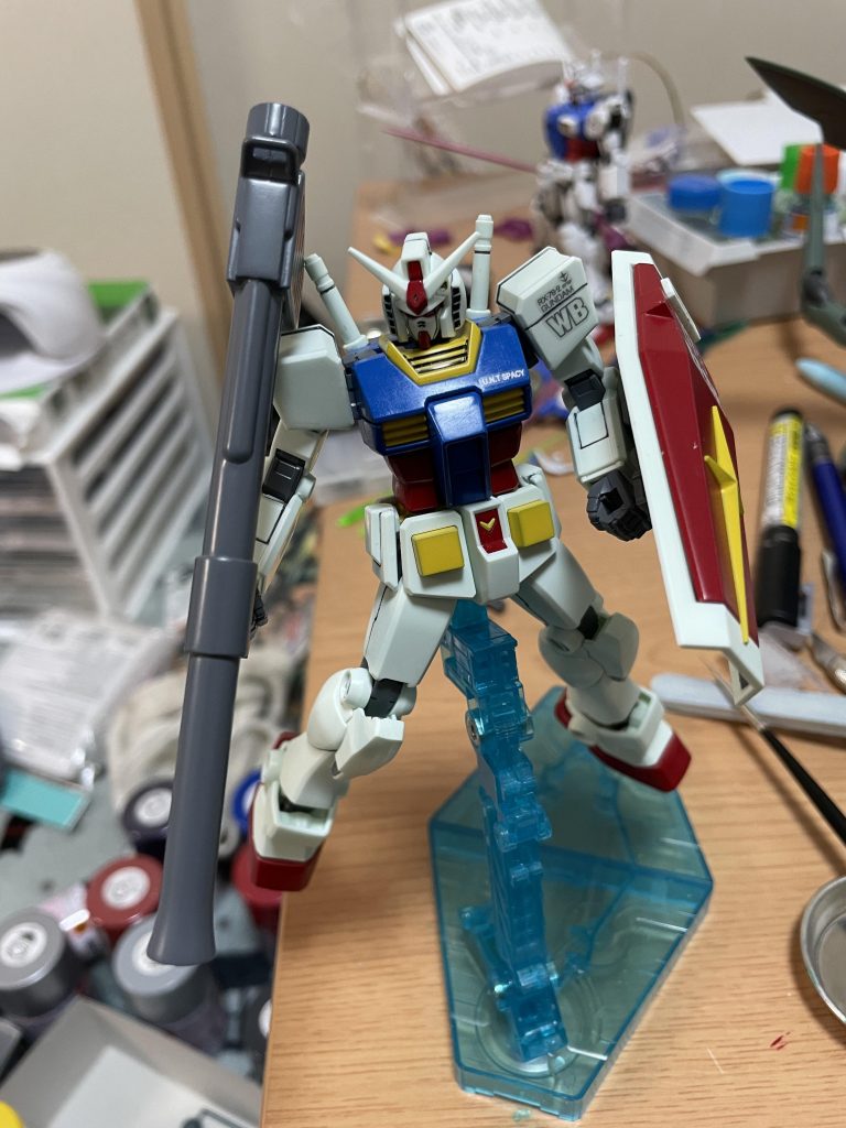 バズーカもよく見える場所の合わせ目は消しておきました。この辺りの接着剤の感覚は動画だとわかりづらく経験を積んでようやく感じが掴めてきました。