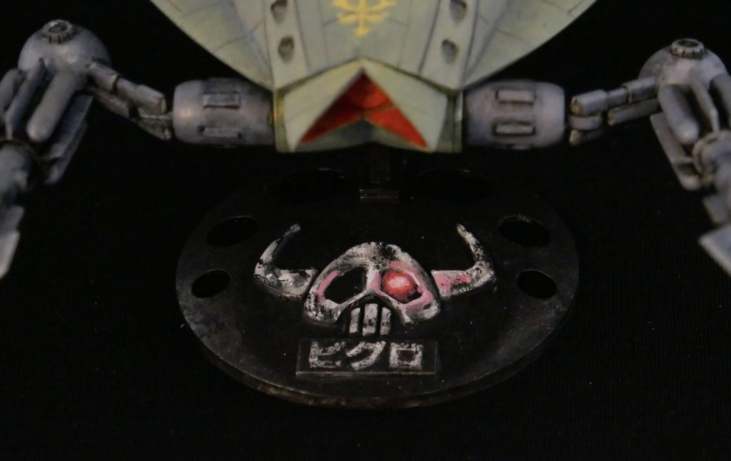 台座のドクロを少しリアルテイストに