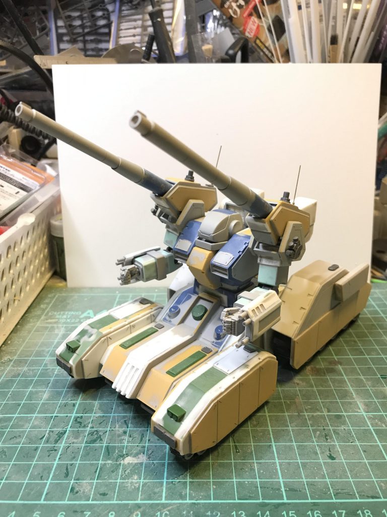 砲塔はボールジョイントを仕込み可動出来ます