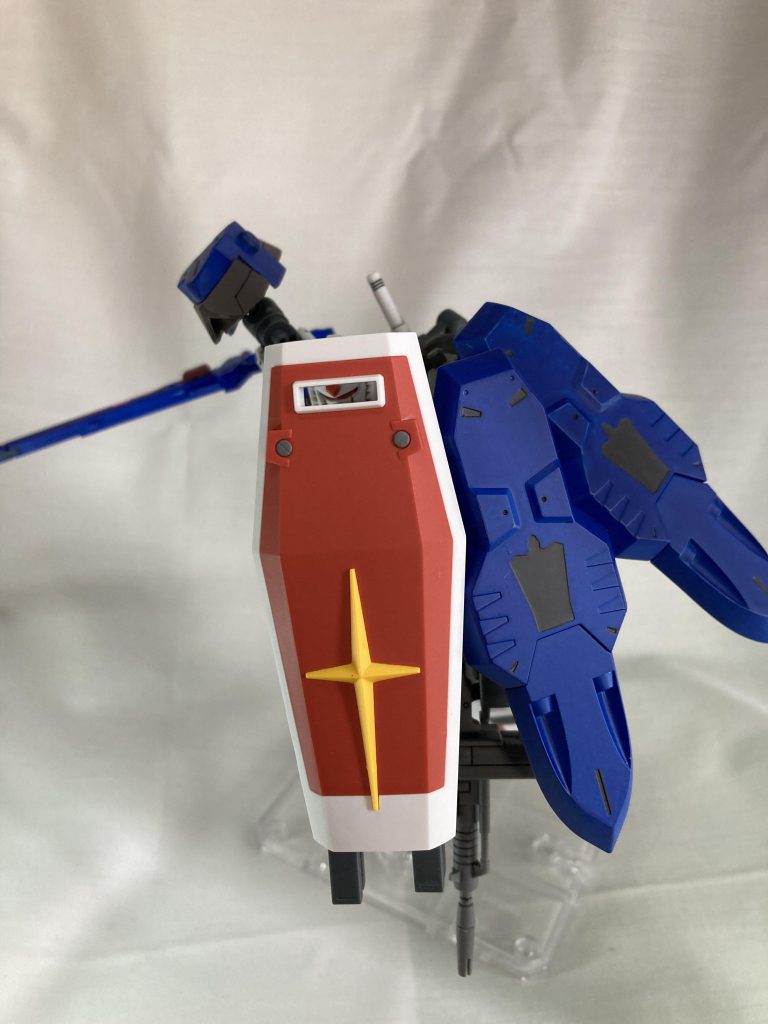 ウイングシールド(ディフェンスモード)ウイングシールドの本来の使い方、しっかりと全身をガードしながらの突撃ができる個人的にかなりお気に入りの一枚