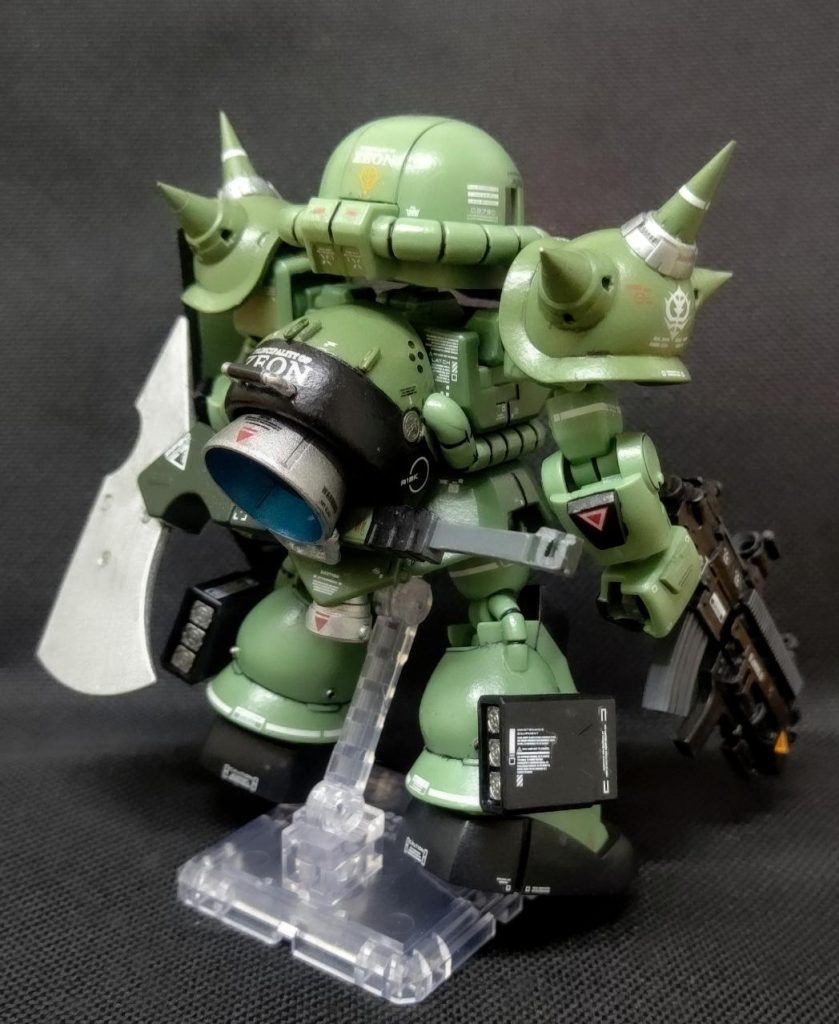 バックパックはガーベラテトラの肩バーニアから。一応、取り外して本来のバックパックの装着もできます。