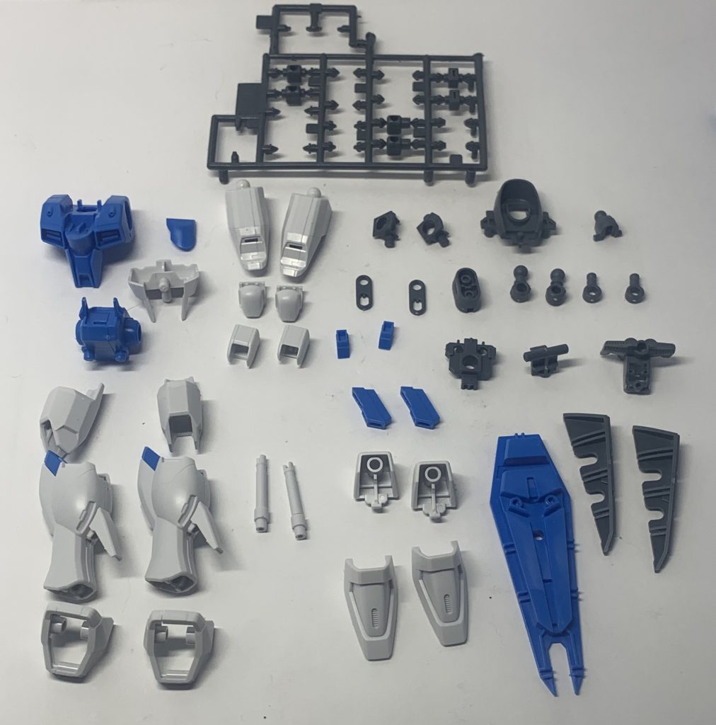 余剰パーツ類。HGCEフリーダムガンダムとデスティニーガンダムからかなり余りますね。通常盤HGCEフリーダムとパーツを組み替えて青色のフリーダムなんかも出来そうですし、HGCEデスティニーガンダムの関節パーツ類は予備として使えそうなのがいいですね。