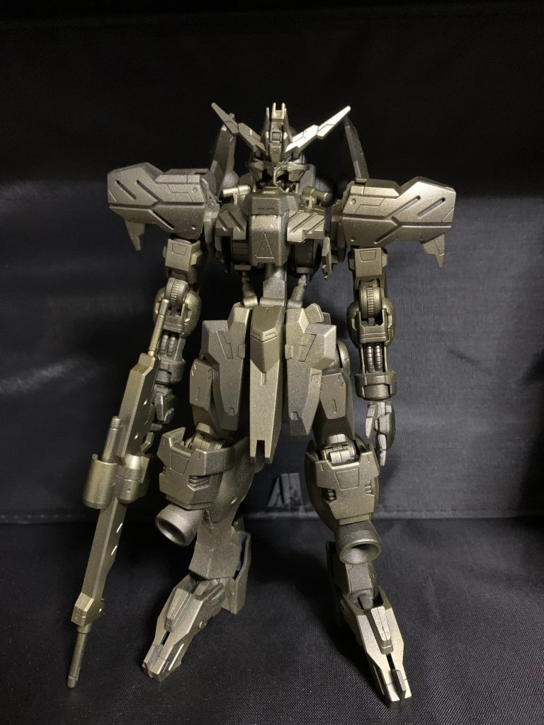 今まで部品ごとに塗装してたのですが接着剤マシマシできないので大味(部位)塗装を↑全体に黒サフを吹いてEXゴールドこの状態でかなり好みでしたメッキ感を残したかったのでかなり荒めに