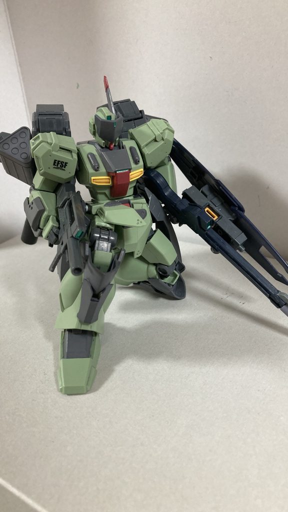 膝立ち股間軸の変更と膝アーマーが大型化したことで綺麗に膝立ちができるようになりました膝アーマーはグリムゲルデの膝と脛を加工して接着しています