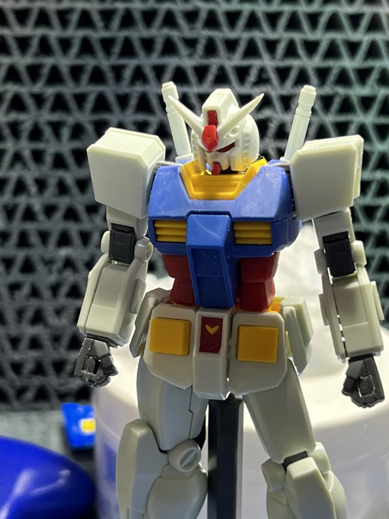 首を短縮、肩を上げて、脚を少し短縮