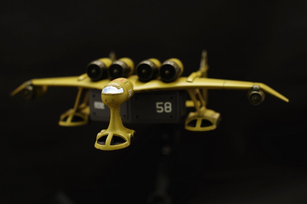 コックピット光りました。もう、個人的には大満足です。アニメ設定の黄色だと流石に兵器として目立ちすぎだと思うので、ダークイエローとオリーブドラブで塗装しました。