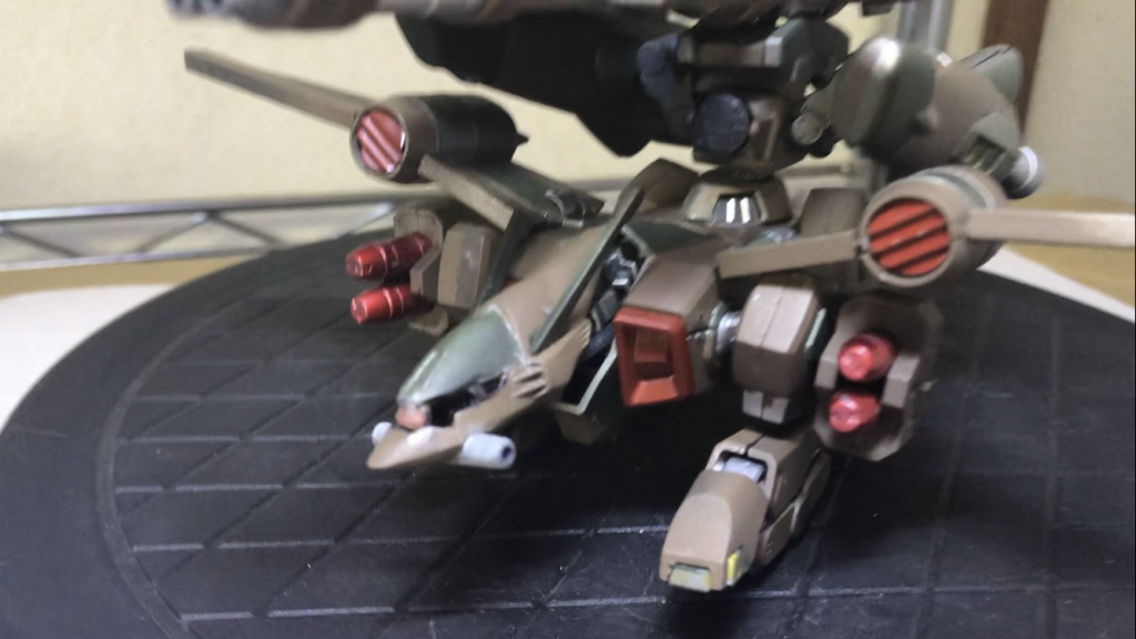 缶スプレーで塗装。自衛隊色で渋めに！