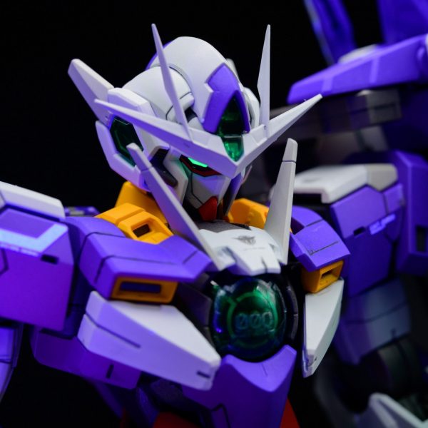 MG ダブルオークアンタ　フルセイバー  塗装済み完成品 MG ダブルオークアンタフルセイバー 全塗装 改修 改造 完成品