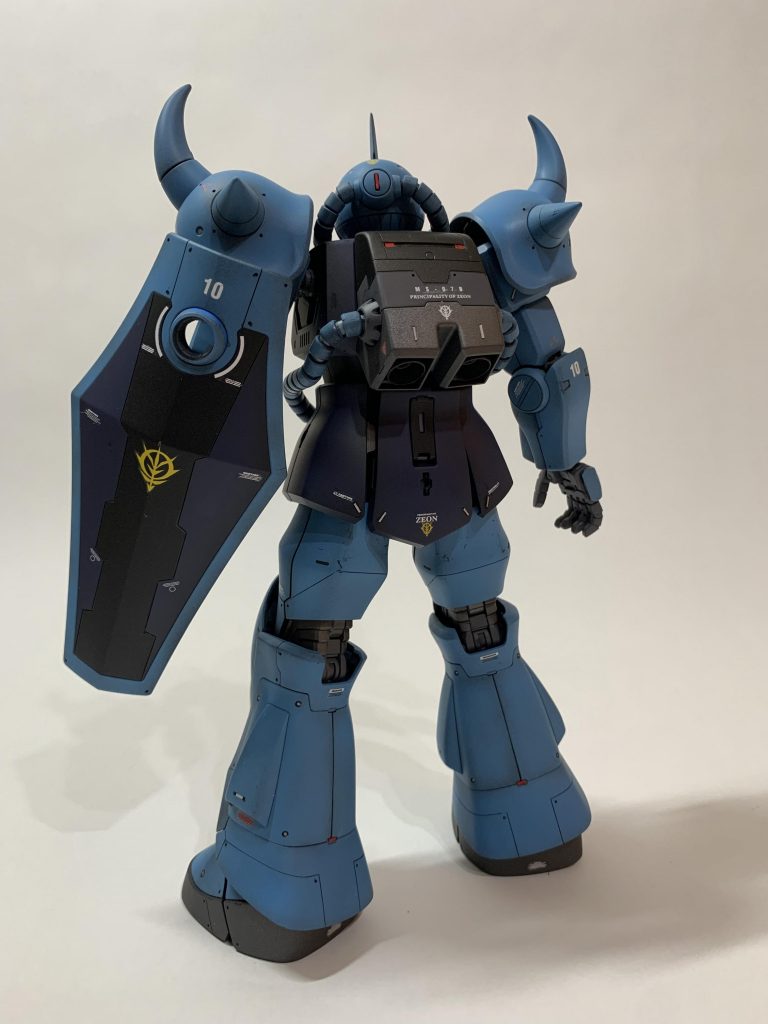 シールド、バックパックもディテール追加して塗り分け。