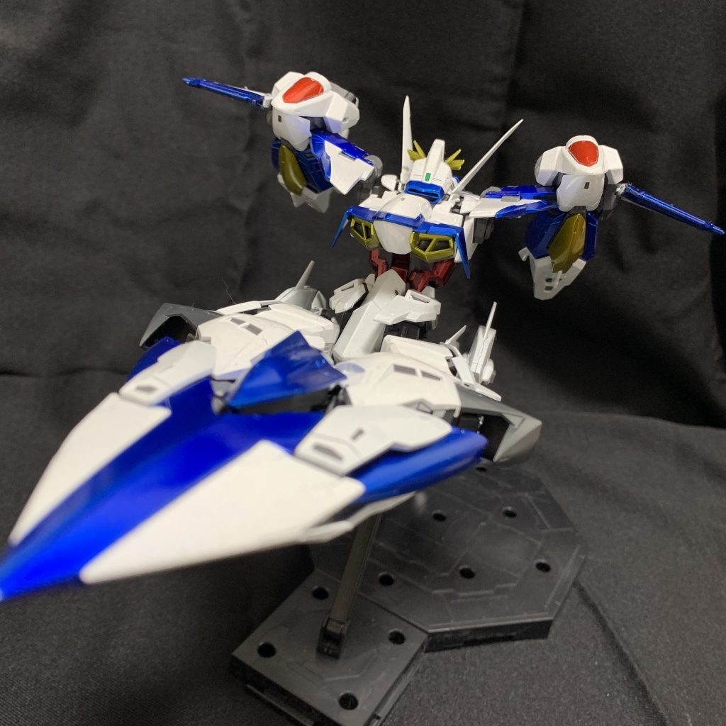 アンテナは片方折れてしまったのでわざとカットしてあります昨今の状況から見てパーツ注文しても遅くなってしまうだろと思いました今回はツヤツヤにしたいと思い関節以外全てコンパウンドで磨きましたいやー  し  ん  ど  い  ^p^買えるとも思わずマニューバストライカーも急遽注文また磨きますよ…