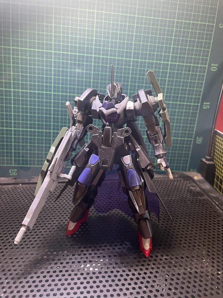 全武装真正面股関節をAGE2のものに変更サイドスカートを削り取り付け根をリゼルD型にそれ以外はジンクス&ジンクス派生系統で組みました