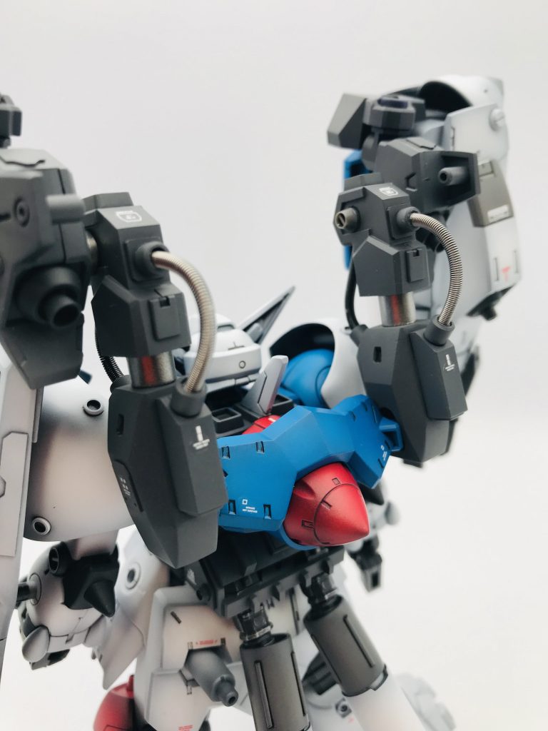 フレームは旧キット百式の腿パーツを使用。