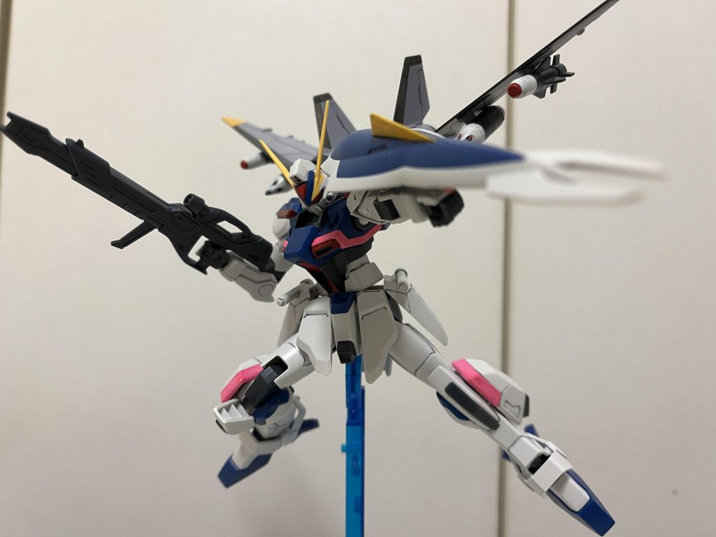 シールドミサイル発射のイメージで。劇中未使用だったので、連ザⅡの核ウィンダムでこの武装の存在に気づいた人も多いのでは? 私がそうでしたw