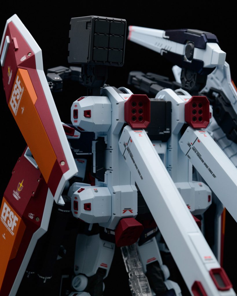 調色が決まったブルーホワイトは、ほとんどアーマーに隠れてしまい、バックパックだけになりましたw