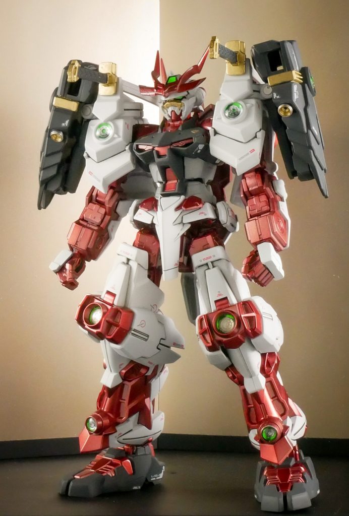 GBSコンの開催が発表されて、製作を始めてから約4ヶ月。手が遅くて嫌になりますが、逆に長く楽しめたと考えればアリなのか??ということで、HG 戦国アストレイ頑駄無です。各部のセンサー部分をメタルパーツとHアイズに置き換えて、設定画に倣い渋めの塗装で仕上げました。