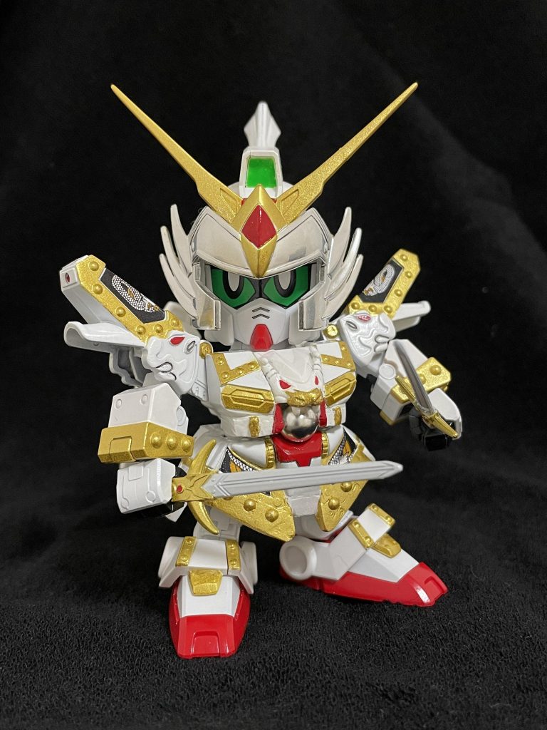 武器の刀を持ってポージング。カッコいいなぁ。