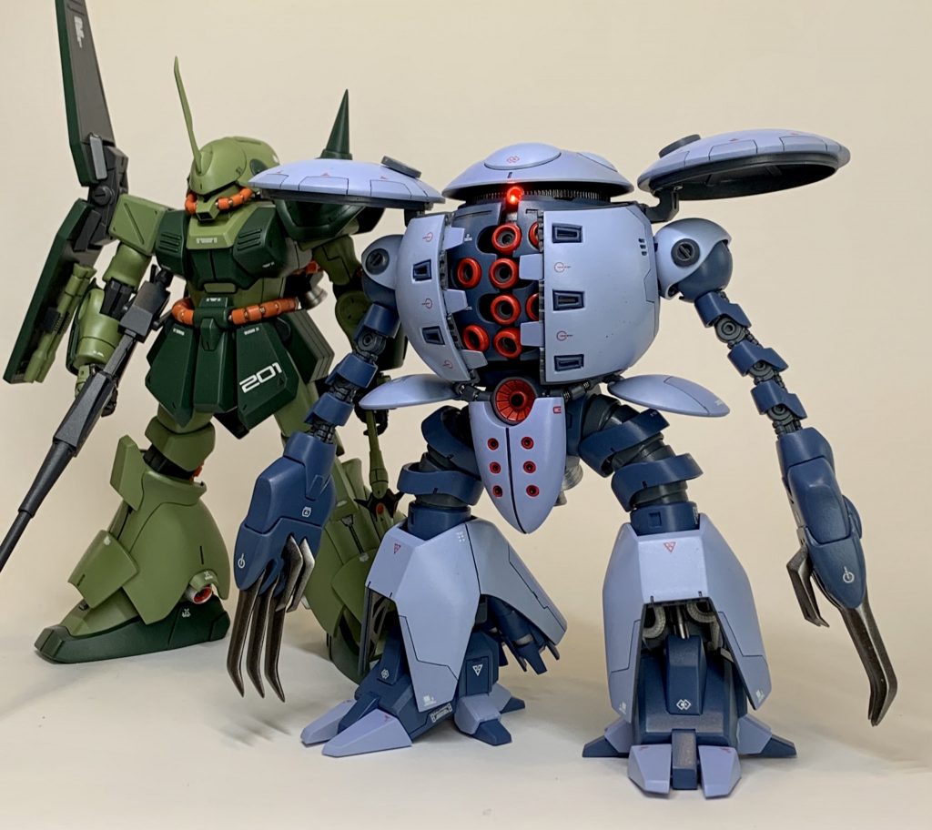 ガンダムUCのep4で登場するジオン側のMSはコンプリートを狙っています。自分としては最関門になりそうな機体と思っていたので、コンペのモチベーションを借りて作り上げられたのは幸運でした。マラサイと比較。設定に近いサイズ感だと思います。