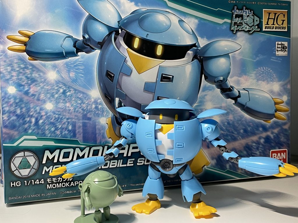 まずは改造前の状態。HGBDモモカプルはカプルベースのガンプラ、という設定ですが、実際にはHGUCとしてはカプルのガンプラは存在しません。「Rギャギャ -> Rジャジャ」、「テルティウム -> ガンダムMk-III」のように、先にHGBF/HGBD版が出て、あとからHGUC版が発売されることが予想されます。。。が、いつまで経っても発売されないんですよね。と、いうことで、「カプール」風を自作しました。また、モモカプルに付属しているプチカプルを改造して「プチ・アッグジン」を作ってみました。。。