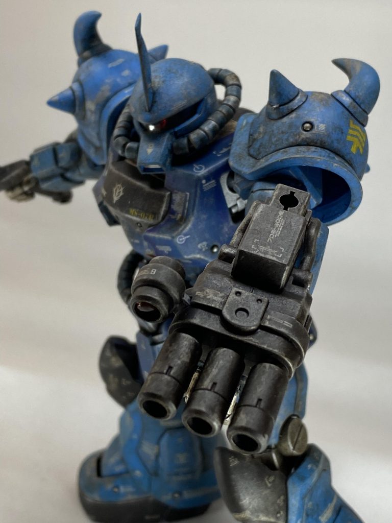 三連装ガンを構えてカッコよく。