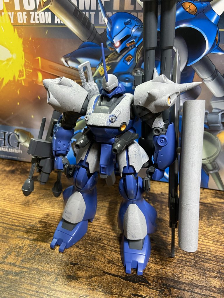 塗装前、パテとオリジナル武装。後、武装位置変更。