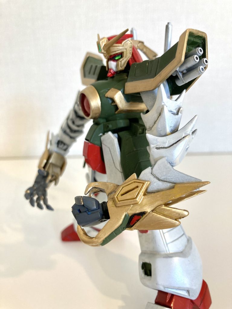 右手は真鍮線を芯にエポパテ盛り付けて可動指を作りましたので、表情付けが出来る様になりました。