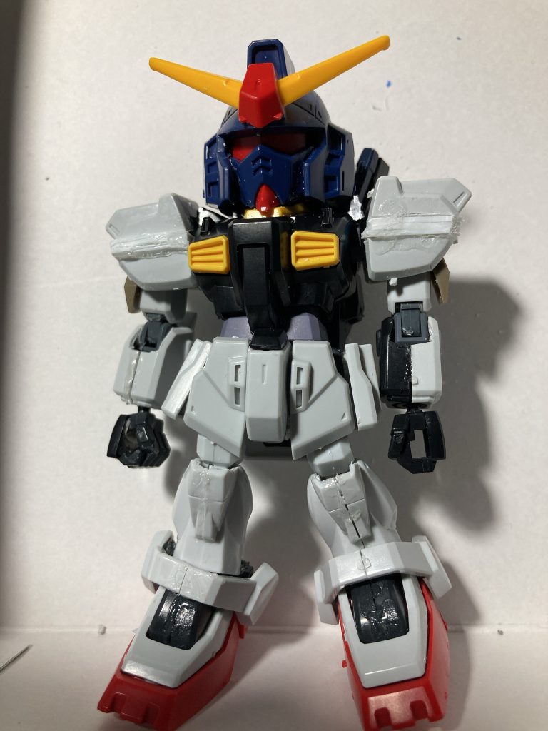 マークIIはいろいろ集めたパーツの集合体です。頭だけBB戦士。身体は旧HGUCでスネは1/220