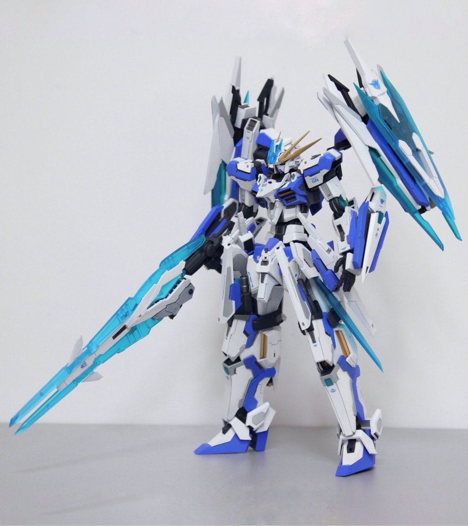 チームでのポジションは前中衛。前線での戦闘とチーム全体のカバーを想定して製作された。ツインドライヴを動力源としている。トランザムシステムと後述の専用システムを搭載。各部アップです。