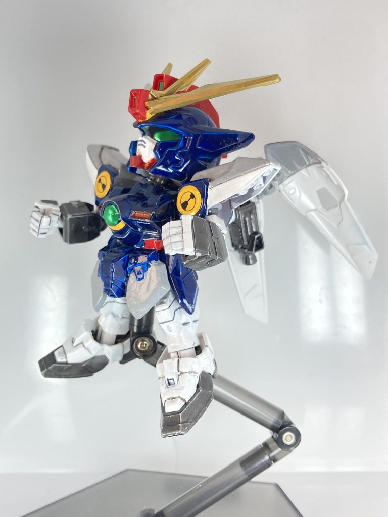 マスキングテープ貼ったり、はみ出たり、ガンダムマーカーでタッチアップしたり、墨入れが消えなくてまた塗装し直したりと家に着いてからの10分程度では中々進まず、塗装は2週間程かかりました。皆さんほんと上手に塗装されますね💦