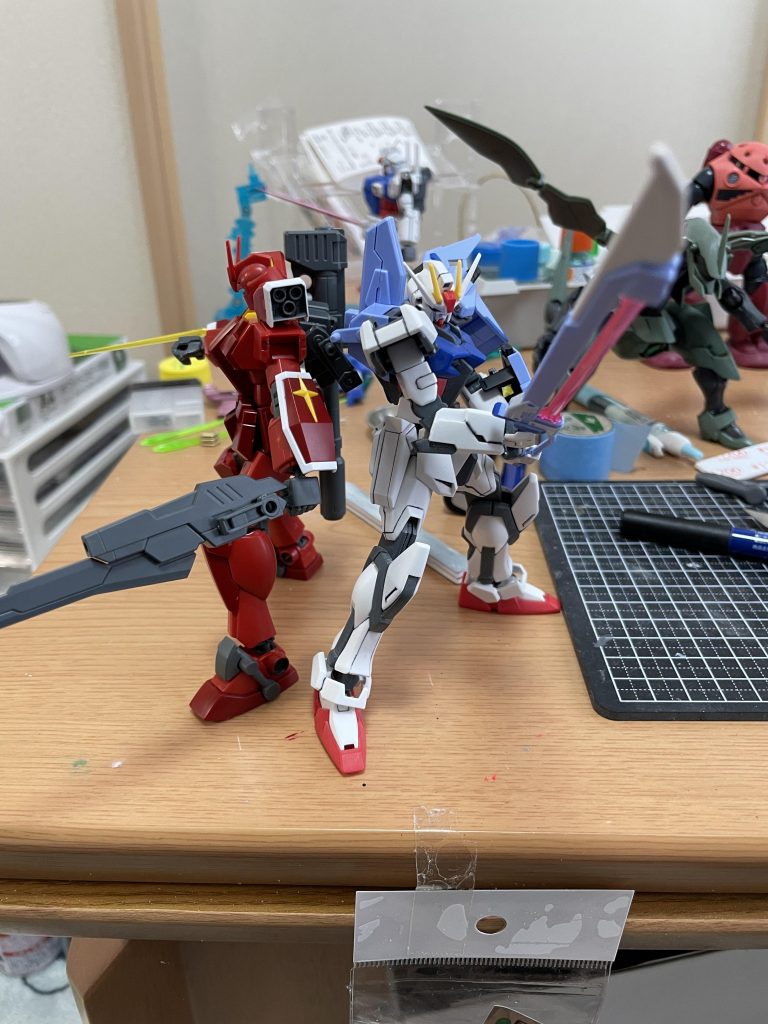 レッドウォーリアと両手持ちもできて遊び甲斐があります(笑)