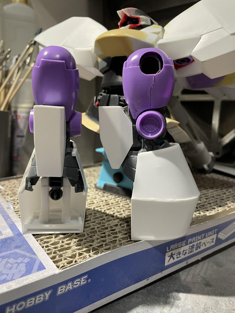 脚部は既存のフレームを利用して、追加フレームにプラ板を貼って製作しました。